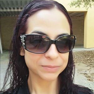 Meet your Posher, Elesa